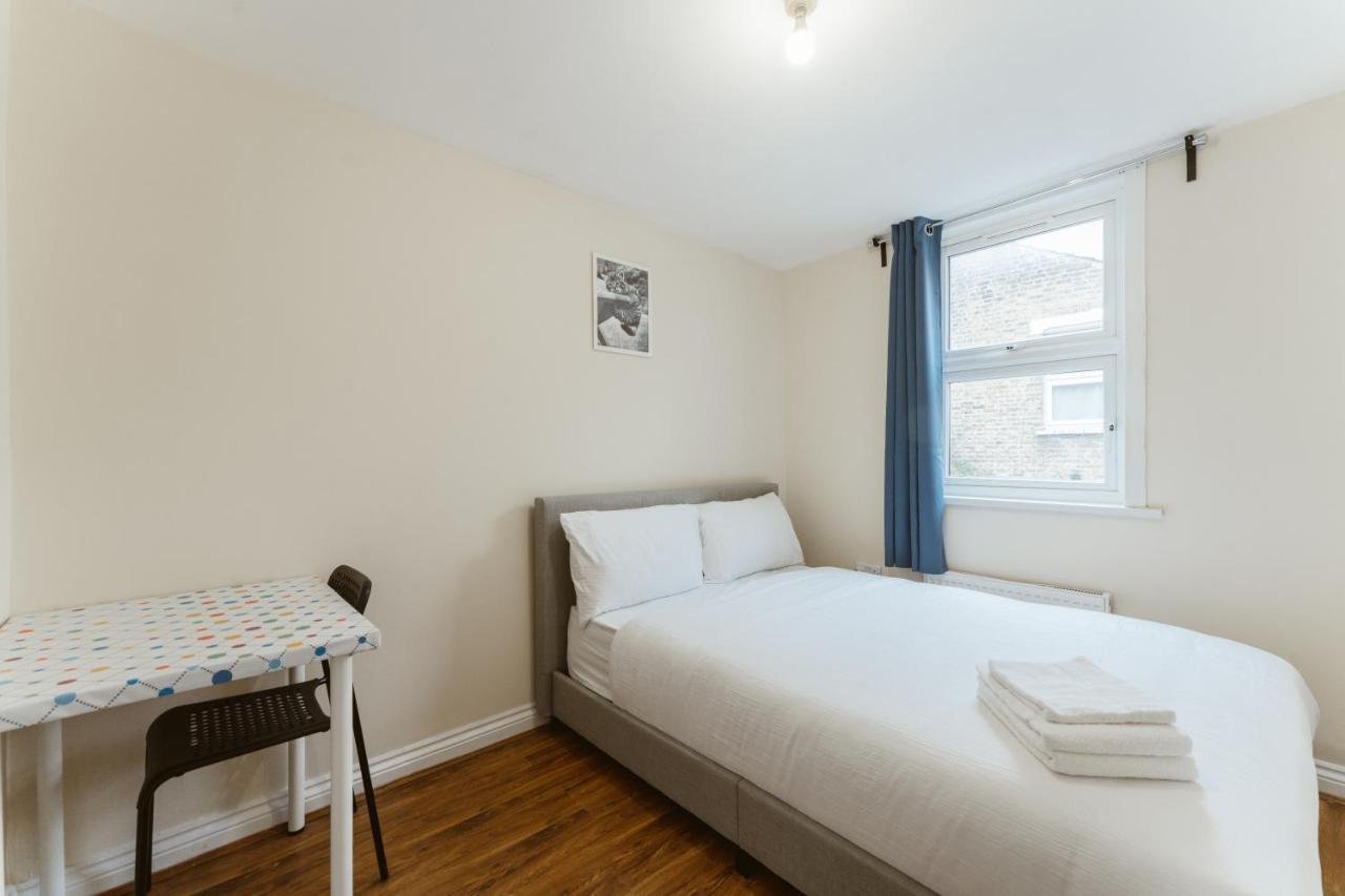 Mile End 57a Хостел *